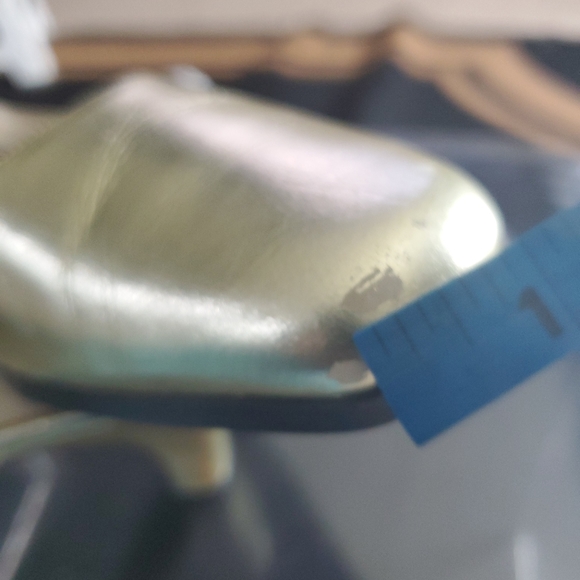 Vtg gold 2.5"h Mules - Picture 2 of 8